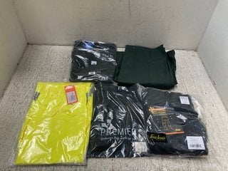 QTY OF ASSORTED MENS CLOTHING TO INCLUDE MOUNTAIN WAREHOUSE TREK II ZIP OFF TROUSER SHORTS IN BLACK - UK W38 L30 & PORTWEST HI-VIS RAIN TROUSERS IN YELLOW - LARGE: LOCATION - WA3