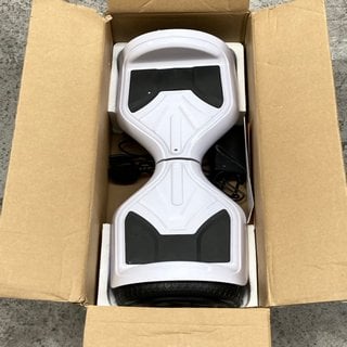 ELECTRIC HOVERBOARD IN WHITE: LOCATION - AR5