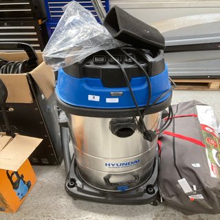 HYUNDAI HYVI10030 WET & DRY VACUUM CLEANER - RRP £100: LOCATION - A1