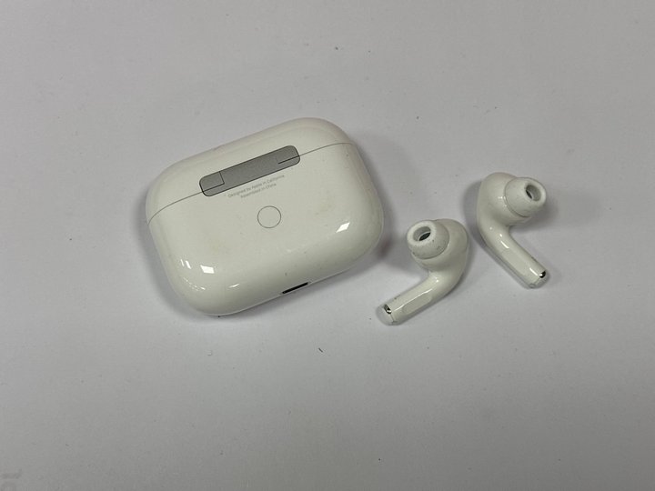 John Pye Auctions APPLE AIRPODS PRO WIRELESS EAR BUDS IN WHITE MODEL NO A2084 A2083 A2190