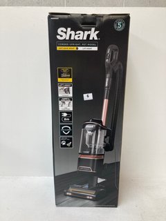 SHARK ANTI HAIR WRAP + LIFT AWAY PET MODEL CORDED UPRIGHT VACUUM CLEANER RRP - £300: LOCATION - WHITE BOOTH