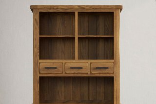 COUNTRY RUSTIC/BRANTHAM RUSTIC SOLID OAK DRESSER TOP - RRP £750 (DRESSER TOP ONLY): LOCATION - B3