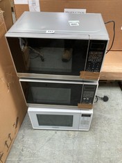 3 X ASSORTED MICROWAVES TO INCLUDE PANASONIC MICROWAVE IN LIGHT BLUE