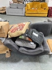 QUANTITY OF ASSORTED ITEMS TO INCLUDE TAILORED BLACK CARPET MAT SET