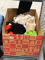 BOX OF ASSORTED CLOTHING TO INCLUDE WOMEN'S LONG SLEEVE TOP IN GREEN SIZE M