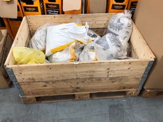 PALLET OF ASSORTED ITEMS TO INCLUDE SUPER SORB ABSORBENT GRANULES 20L (KERBSIDE PALLET DELIVERY)