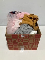 BOX OF ASSORTED CHILDRENS CLOTHING TO INCLUDE F&F GIRLS LONG SLEEVE TOP IN GREY AND BLACK - AGE 8-9YRS