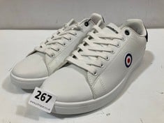 LAMBRETTA TRAINERS IN WHITE WITH ROUNDAL DESIGN SIZE UK 10