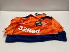 3 X ASSORTED SPORTS TOPS TO INCLUDE RANGERS 3RD KIT FOOTBALL SHIRT IN ORANGE SIZE XL