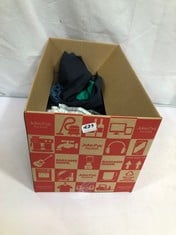 BOX OF ASSORTED CHILDRENS CLOTHING ITEMS TO INCLUDE WHITE T-SHIRT WITH DOG AND PALM TREE PRINT SIZE 3Y