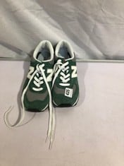 NEW BALANCE 574 IN GREEN WITH WHITE SIZE UK 6.5
