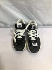 NEW BALANCE TRAINERS IN BLACK WITH WHITE SIZE UK 8