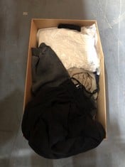 BOX OF ASSORTED CLOTHING TO INCLUDE 14R FATFACE BLACK BOTTOMS WITH LACE