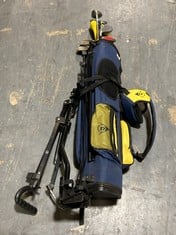DUNLOP GOLF BAG IN NAVY/YELLOW TO INCLUDE 7 X ASSORTED GOLF CLUBS - DUNLOP LOCO CRAZY LONG JUNIOR GOLF CLUB