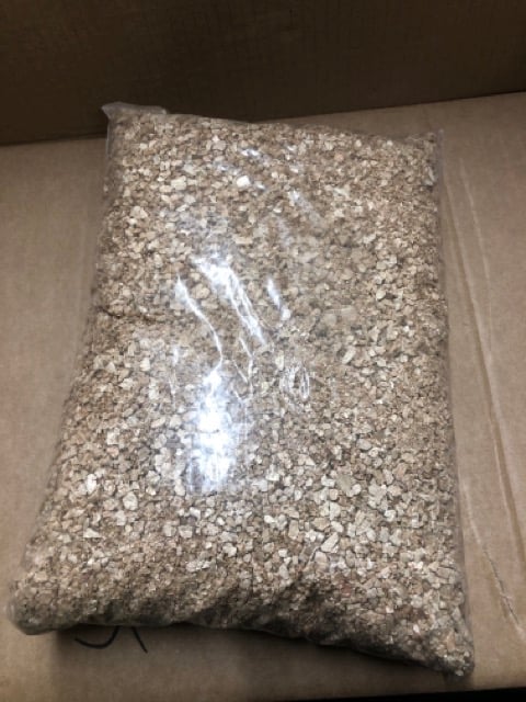 QUANTITY OF ASSORTED ITEMS TO INCLUDE UK GROW PREMIUM VERMICULITE 5L A NATURAL PRODUCT THAT IMPROVES SEED GERMINATION. MAINTAINS MOISTURE AND NUTRIENTS (5L): LOCATION - RACK B