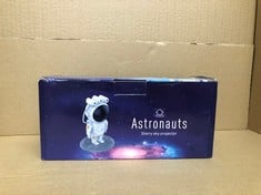 15 X ASTRONAUT GALAXY STAR PROJECTOR STARRY NIGHT LIGHT, ASTRONAUT LIGHT PROJECTOR WITH NEBULA,TIMER AND REMOTE CONTROL, BEDROOM AND CEILING PROJECTOR, GIFTS FOR CHILDREN AND ADULTS, WHITE - TOTAL RR