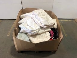 QUANTITY OF ASSORTED CLOTHING AND BEDDING ITEMS