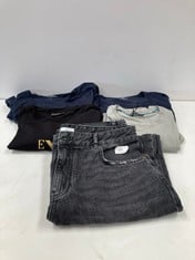5 X GARMENTS OF VARIOUS SIZES, MODELS AND BRANDS INCLUDING EMPORIO ARMANI GREEN T-SHIRT SIZE S - LOCATION 5B.