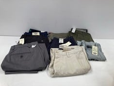 8 X GARMENTS OF VARIOUS SIZES, MODELS AND BRANDS INCLUDING DOCKERS BLUE T-SHIRT 2XL - LOCATION 5B.