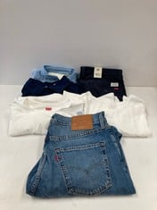 6 X LEVIS GARMENTS IN VARIOUS SIZES AND STYLES INCLUDING BASIC WHITE T-SHIRT SIZE XL- LOCATION 5B.