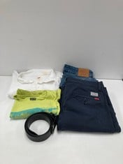 5 X LEVIS GARMENTS IN VARIOUS SIZES AND STYLES INCLUDING GREEN T-SHIRT SIZE 164 CM - LOCATION 13B.