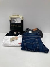 5 X LEVIS GARMENTS IN VARIOUS SIZES AND STYLES INCLUDING WHITE T-SHIRT SIZE 12 YEARS - LOCATION 17B.