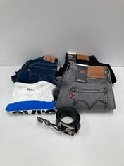 5 X LEVIS GARMENTS IN VARIOUS SIZES AND STYLES INCLUDING WHITE T-SHIRT SIZE 12 YEARS - LOCATION 21B.