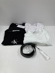 5 X CALVIN KLEIN GARMENTS IN VARIOUS SIZES AND STYLES INCLUDING WHITE T-SHIRT SIZE L - LOCATION 25B.
