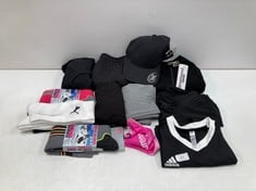 12 X SPORTSWEAR VARIOUS SIZES AND MODELS INCLUDING BLACK T-SHIRT ADIDAS L - LOCATION 30B.