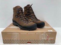 SAFETY BOOTS KAYLAND GORE-TEX BROWN SIZE 48,5 - LOCATION 35C.