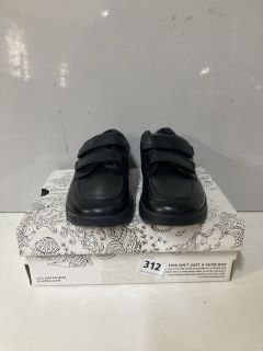 CLARKS SHOES - 2Y