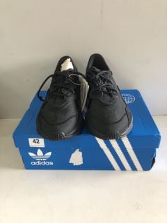 ADIDAS OZWEEGO TRAINERS SIZE: UK 7