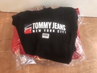 2 X TOMMY JEANS ITEMS INC TOMMY JEANS NEW YORK HOODIE SIZE: UK 3XL