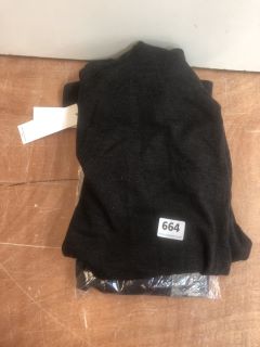 2 X CALVIN KLEIN ITEMS INC T-SHIRT SIZE: XL