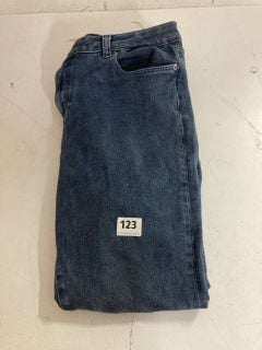 PAIR OF TED BAKER LONDON DENIM JEANS - SIZE 30