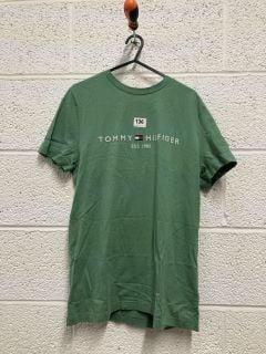 TOMMY HILFIGER SLIM FIT TEE IN GREEN - SIZE M