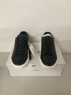 PAIR OF CALVIN KLEIN LOW TOP LACE UP TRAINERS IN BLACK - SIZE 43