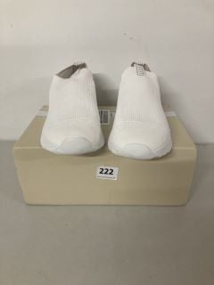 PAIR OF ELLE SPORTS KNITTED SLIP ON TRAINERS IN WHITE - SIZE 7E