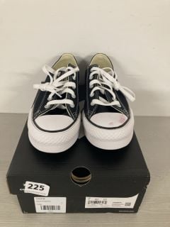 PAIR OF CONVERSE ALL STAR KIDS TRAINERS IN BLACK/WHITE - SIZE UK 3