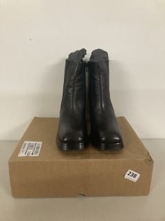 PAIR OF WOMENS REAL LEATHER PLATFORM CHELSEA BOOTS IN BLACK - SIZE 7