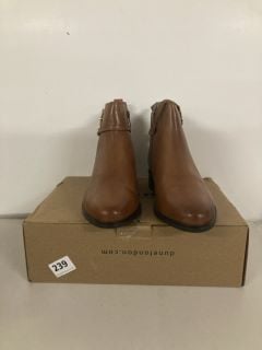 PAIR OF DUNE LONDON BRANDED TRIM LOW BOOTS IN TAN LEATHER - SIZE 5