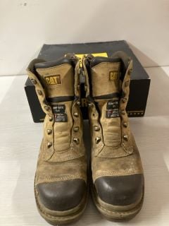 PAIR OF CAT PREMIER SAFETY BOOTS IN HONEY - SIZE UK 10