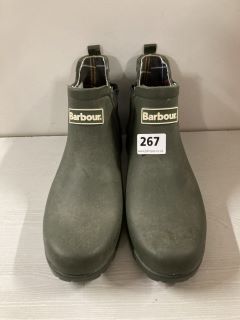 PAIR OF BARBOUR ANKLE WELLIES IN GREEN - SIZE 9