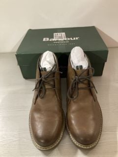 PAIR OF BARBOUR FOOTWEAR REDHEAD CHUKKA BOOTS IN TAN - SIZE 7