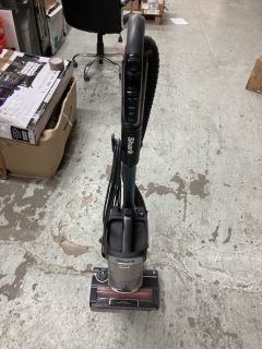 SHARK UPRIGHT CORDED VACUUM CLEANER