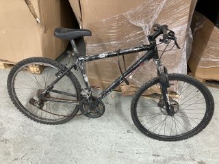 UNSPECIFIED DISTRESSED MOUNTAIN BIKE