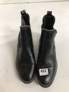 WOMENS BOOTS SIZE 40