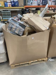 PALLET OF ITEMS INC HEDGE TRIMMER