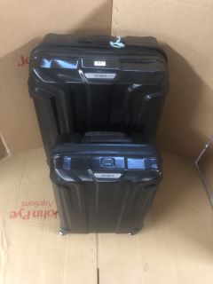 SAMSONITE TRAVELLING SUITCASE IN BLACK