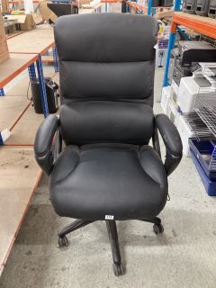 BLACK OFFICE CHAIR